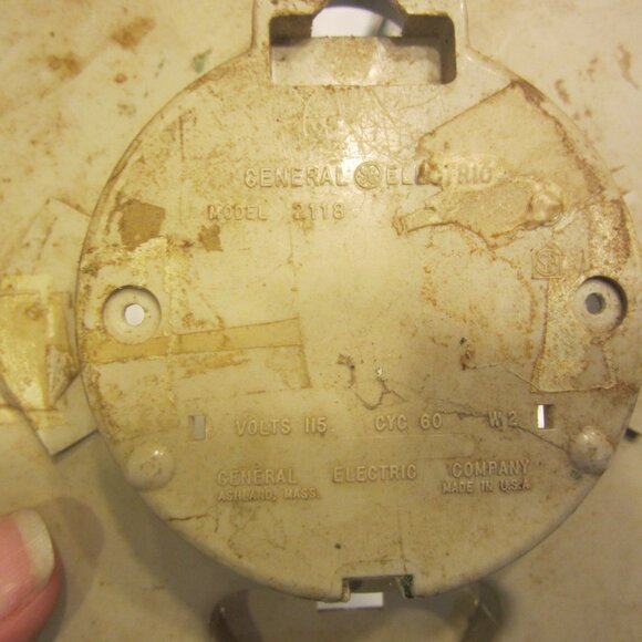 RETRO 70'S WALL CLOCK, METAL W/FAUX TILE PRINT, GE CLOCK - Picture 9 of 10